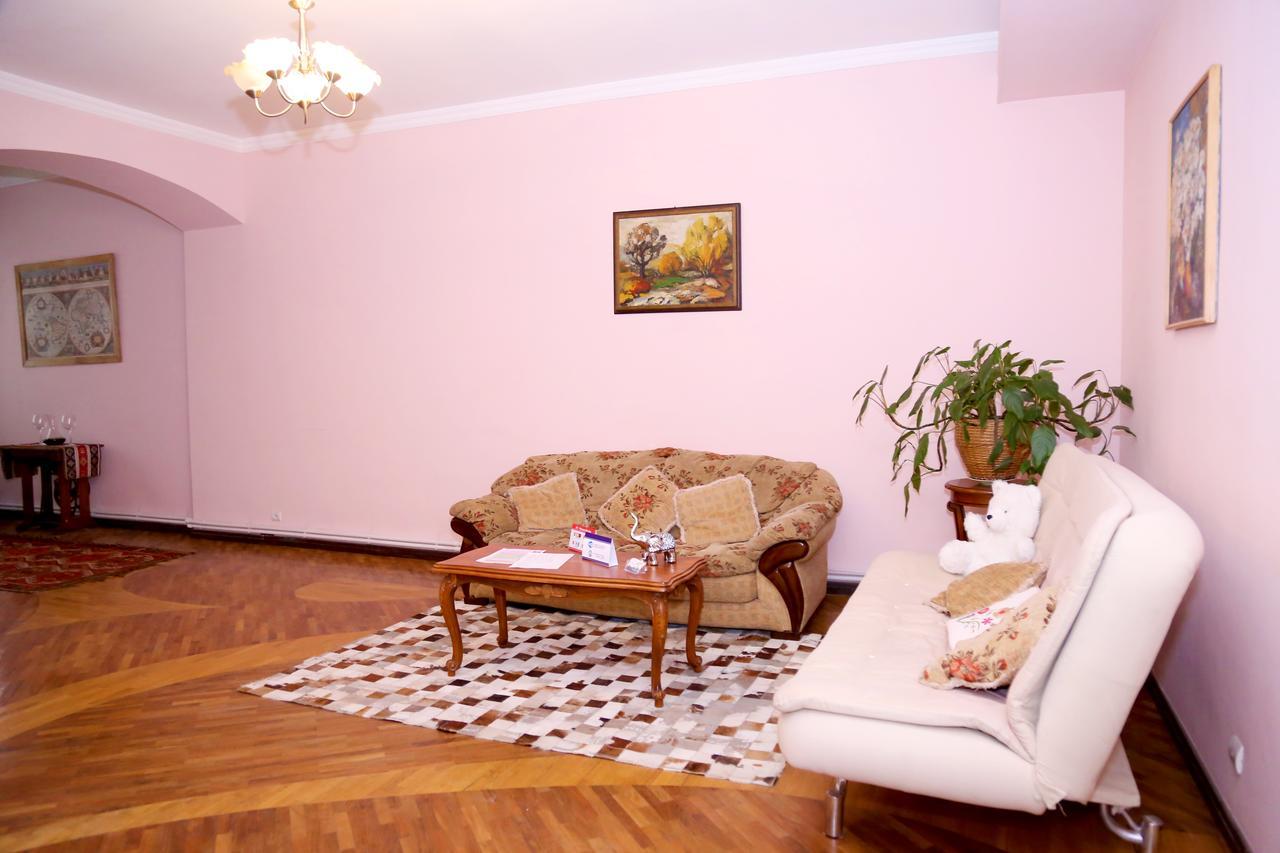 Apartment On 11 Amiryan Street Jerevan Buitenkant foto