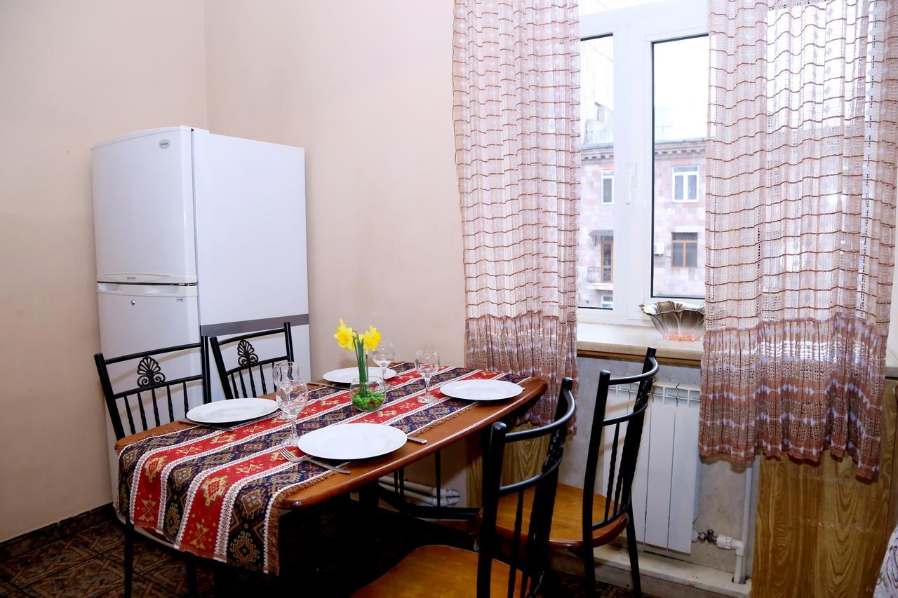 Apartment On 11 Amiryan Street Jerevan Buitenkant foto